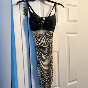 BNWT Sexy animal print dress with built in bra size Medium (bra 36)